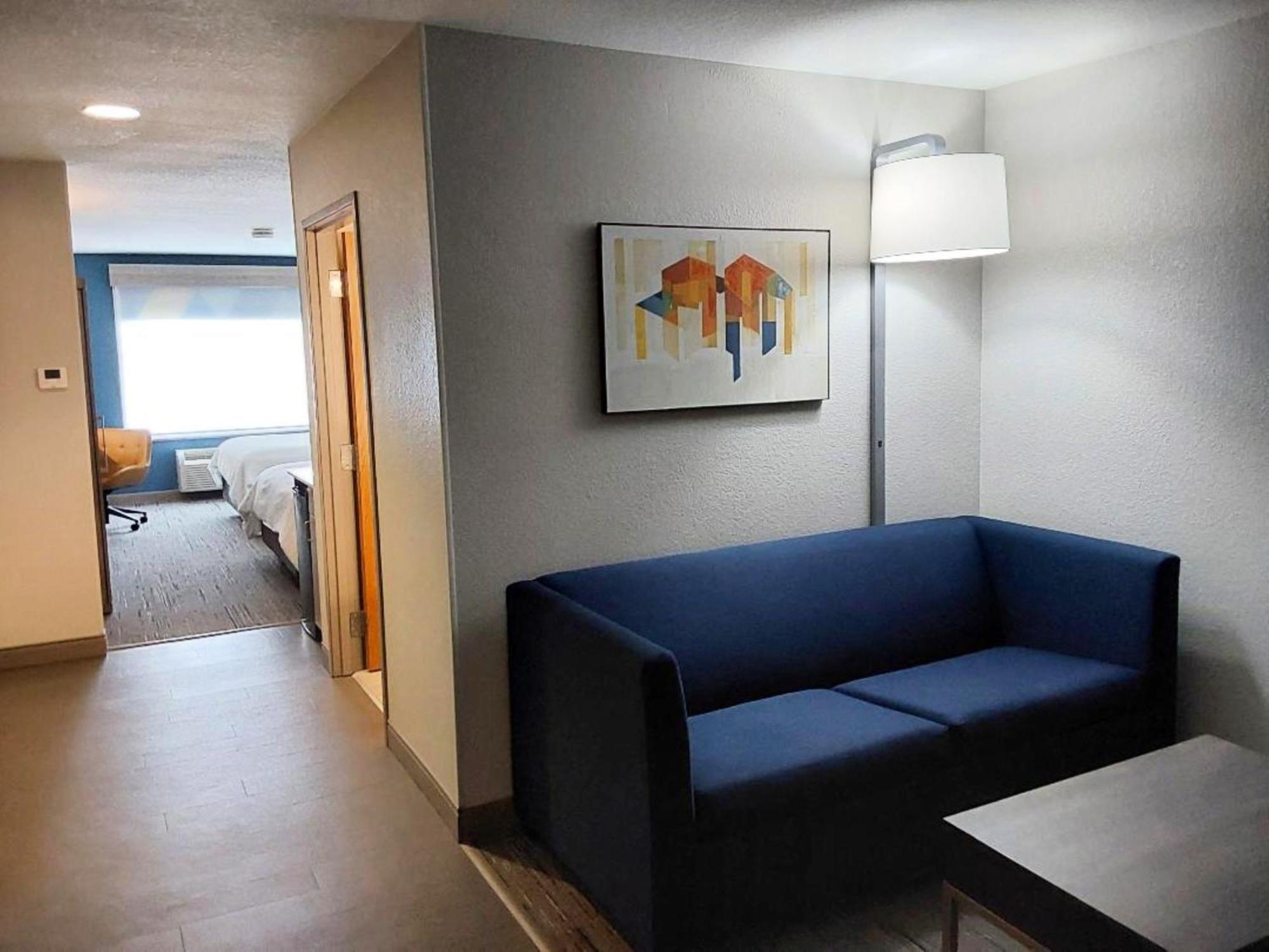 Holiday Inn Express Hotel & Suites Antigo By Ihg Exterior foto