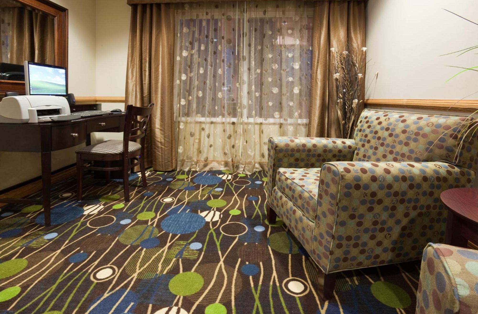 Holiday Inn Express Hotel & Suites Antigo By Ihg Exterior foto