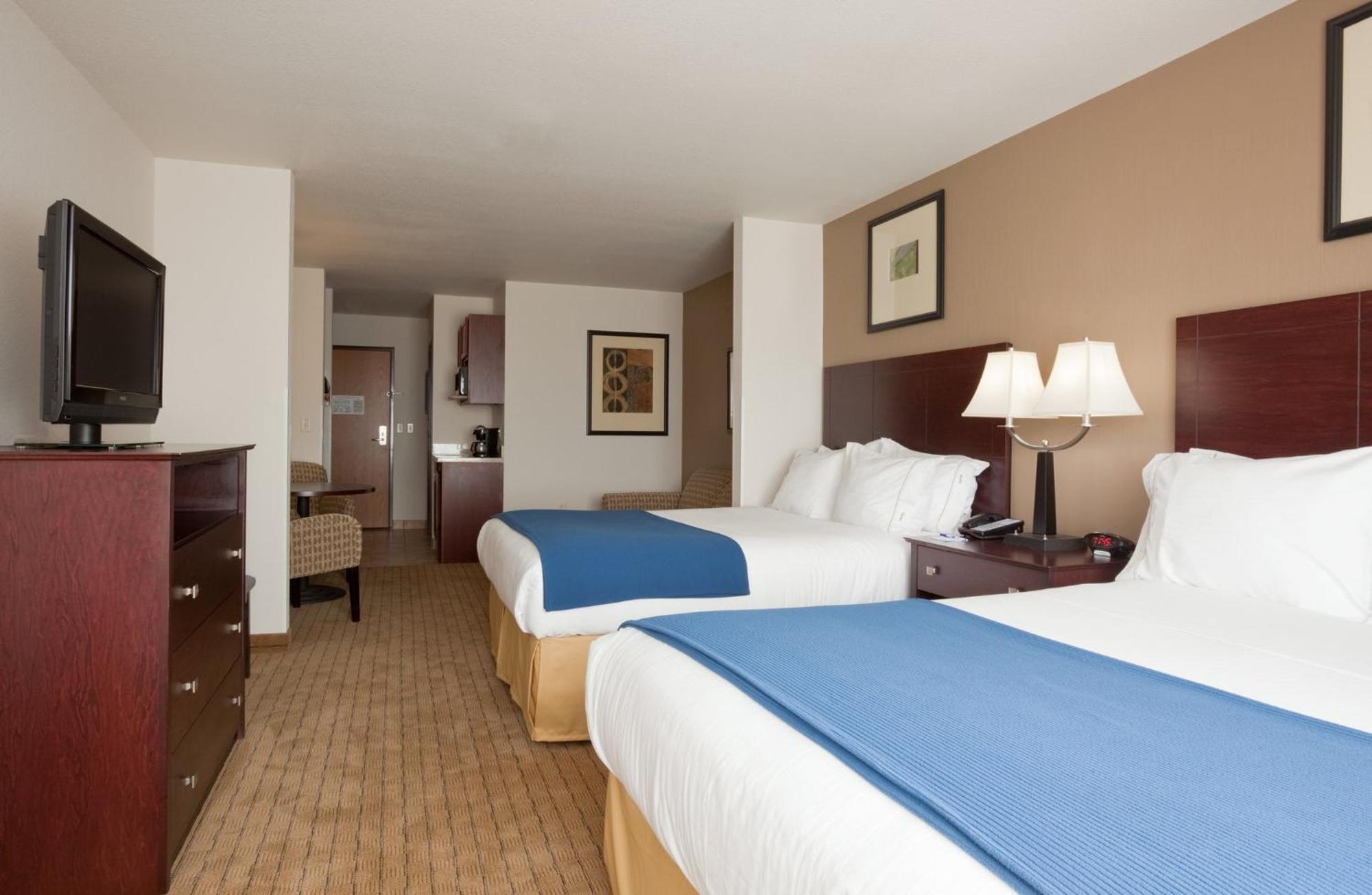 Holiday Inn Express Hotel & Suites Antigo By Ihg Exterior foto